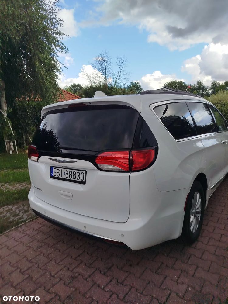 Chrysler Pacifica - 4