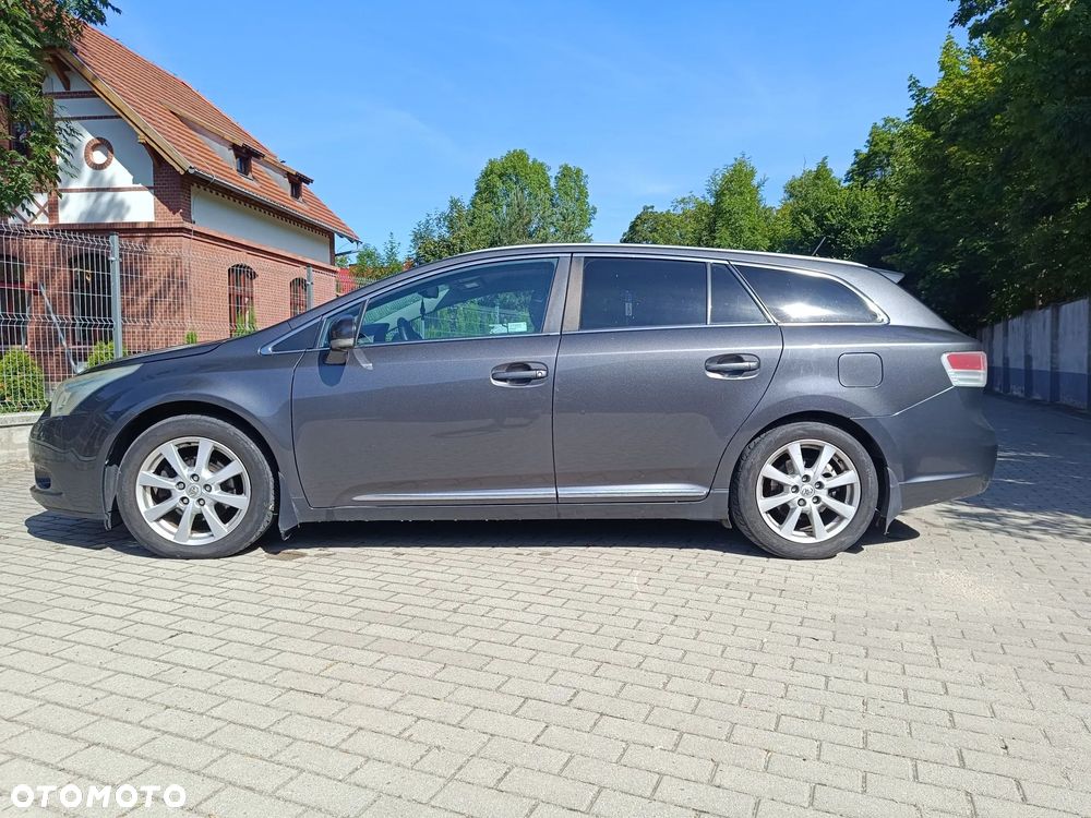 Toyota Avensis 2.0 D-4D Premium - 9