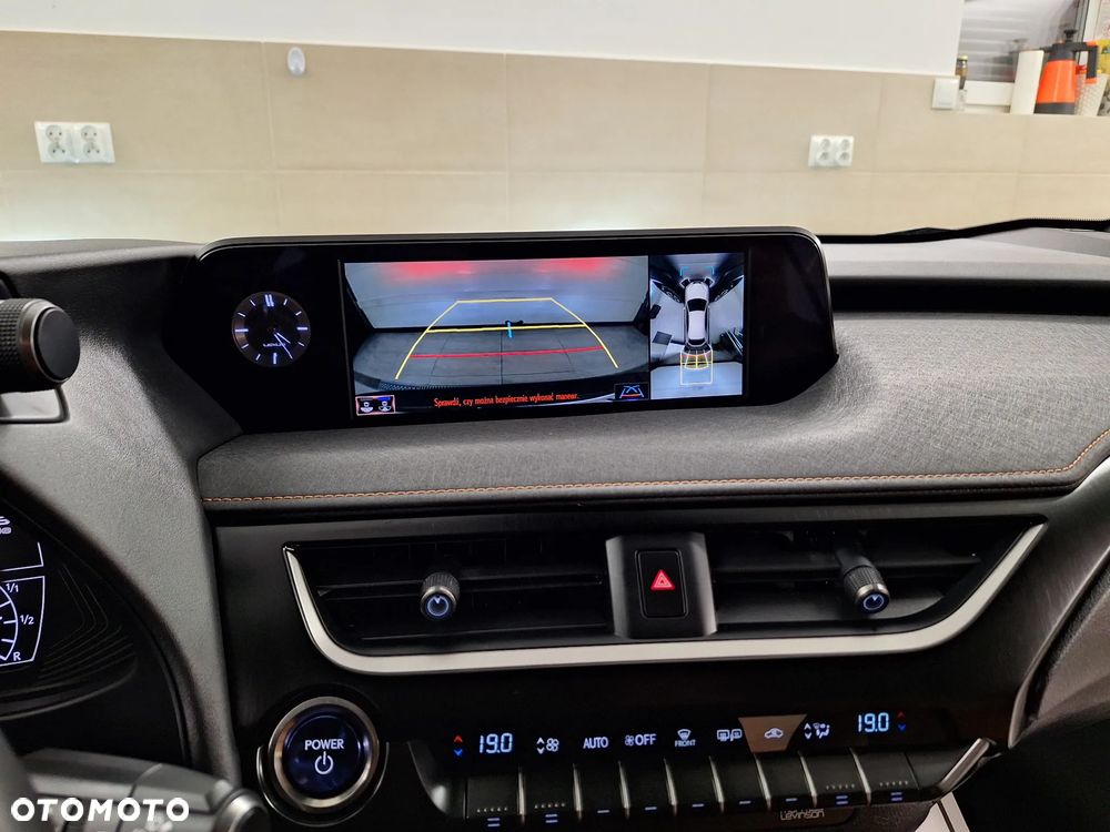 Lexus UX 300e Executive Line - 33