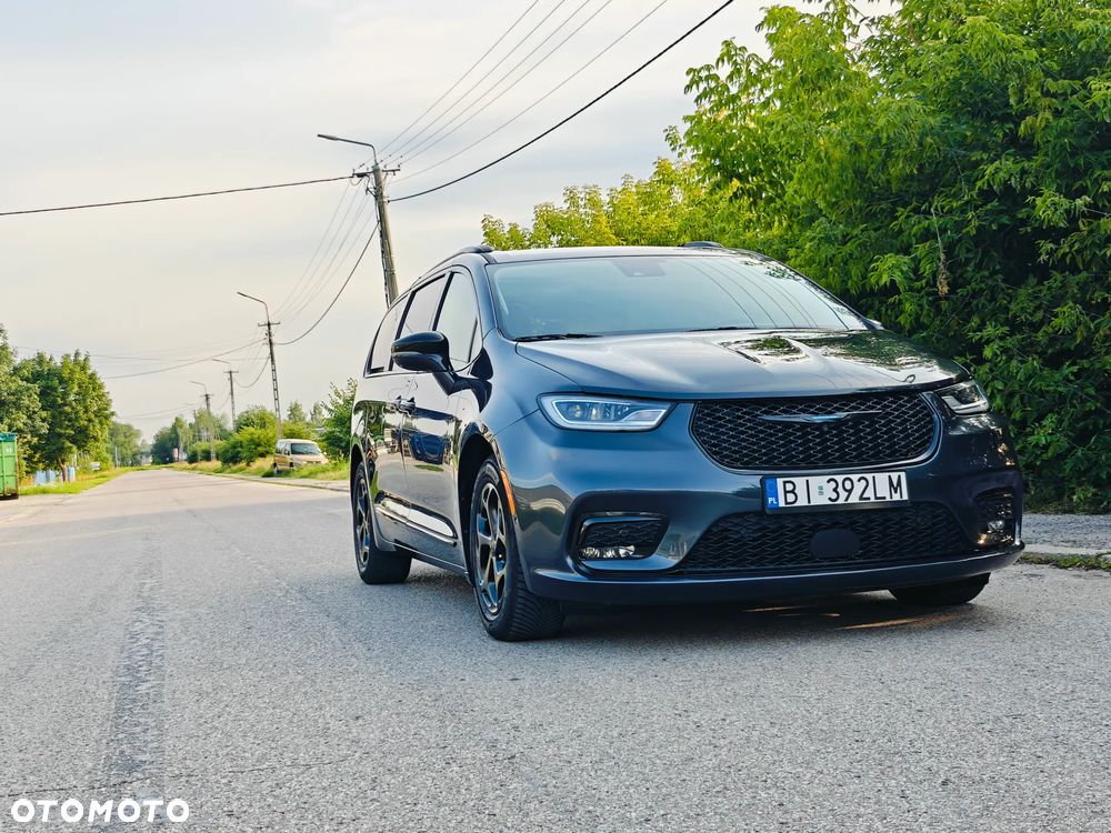 Chrysler Pacifica - 17