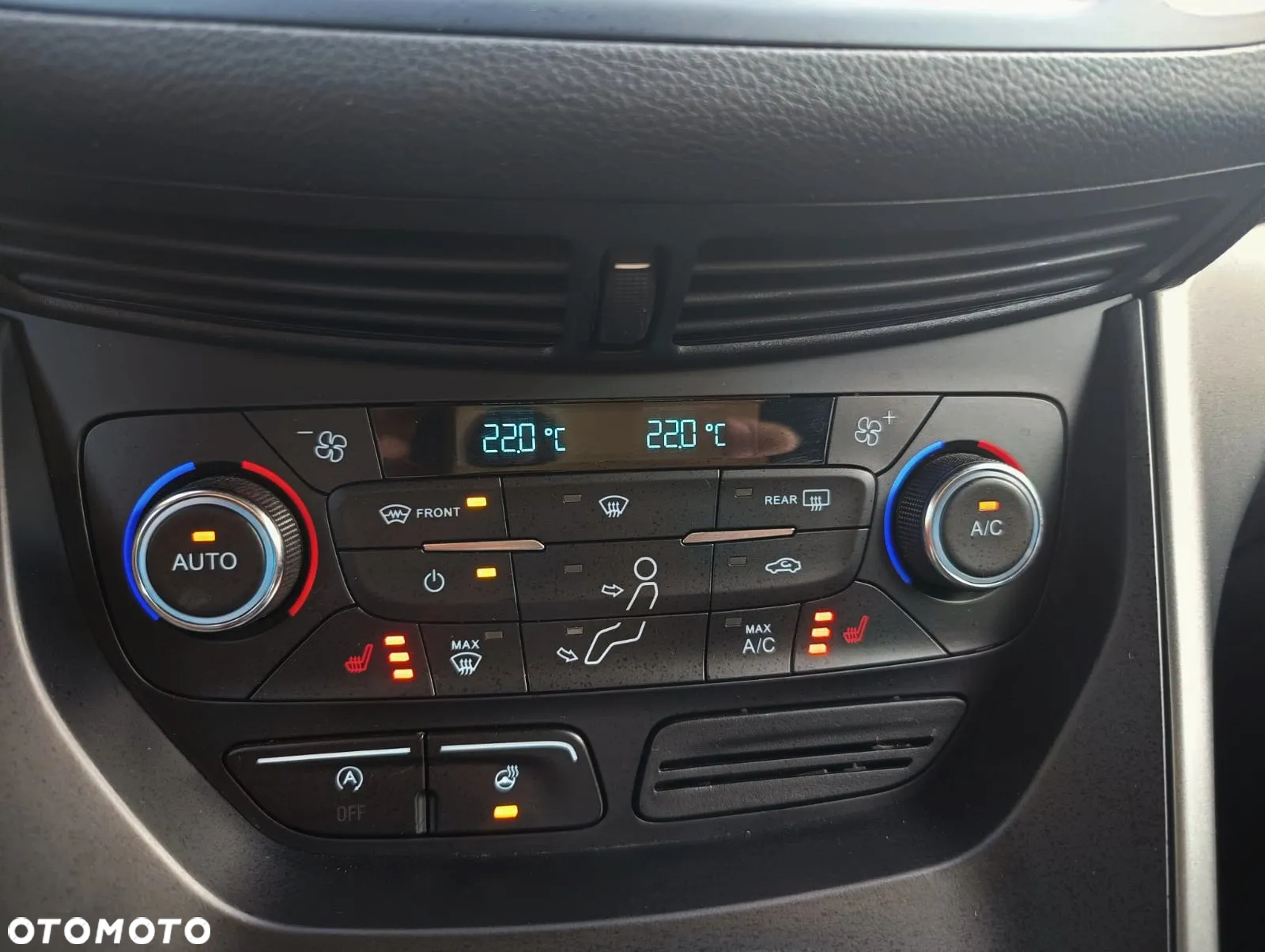 Ford Kuga 2.0 TDCi AWD Titanium - 34