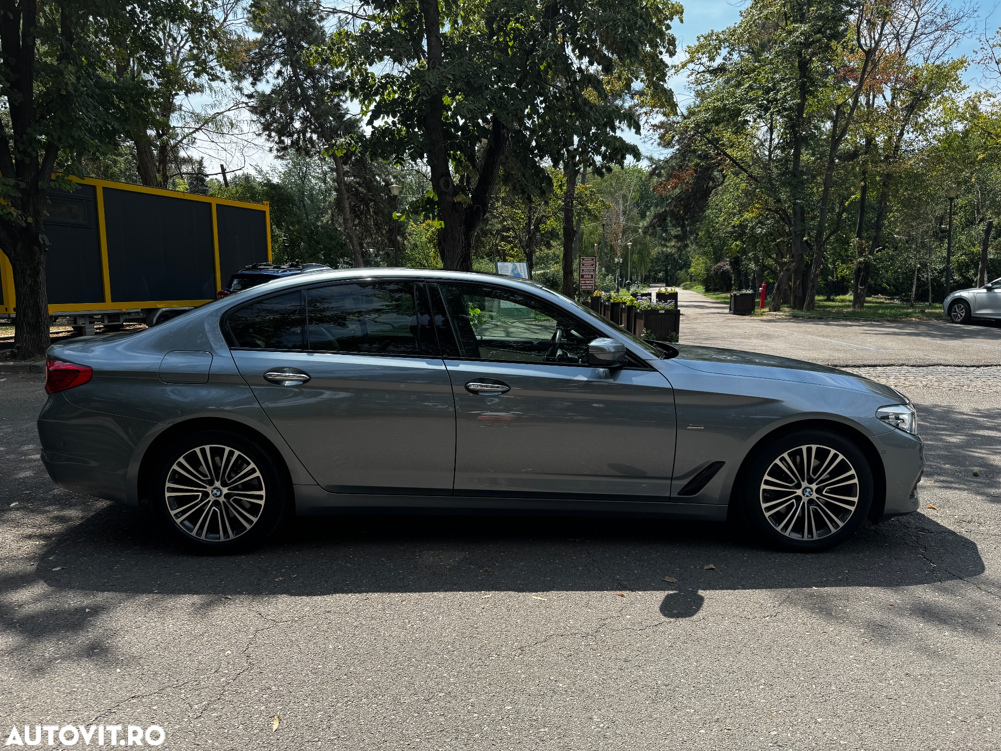 BMW Seria 5 520d AT - 9