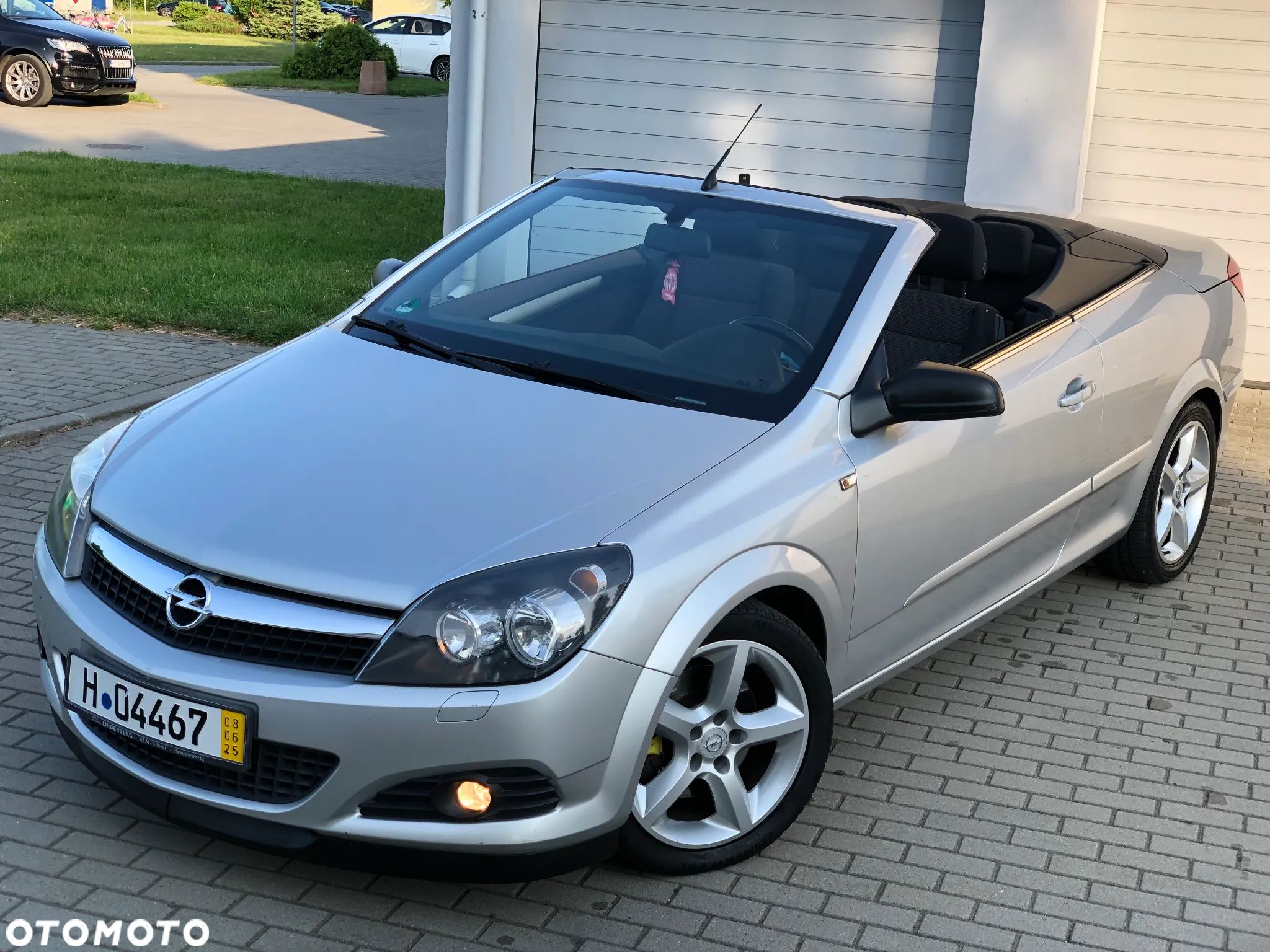 Opel Astra Twin Top 2.0 Turbo Edition - 1