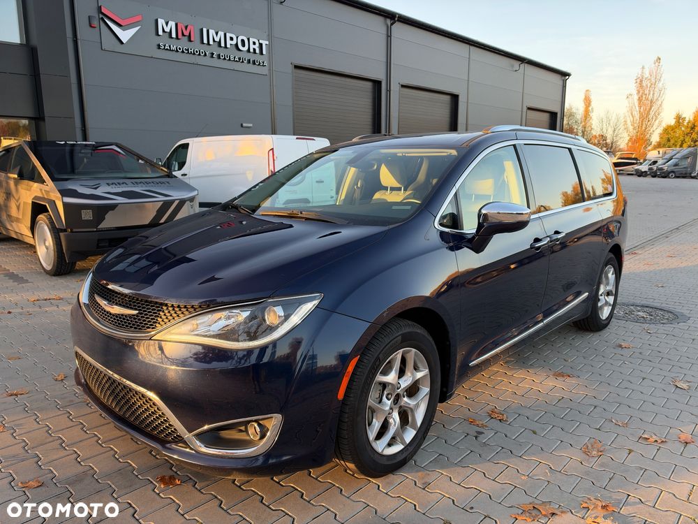 Chrysler Pacifica - 1