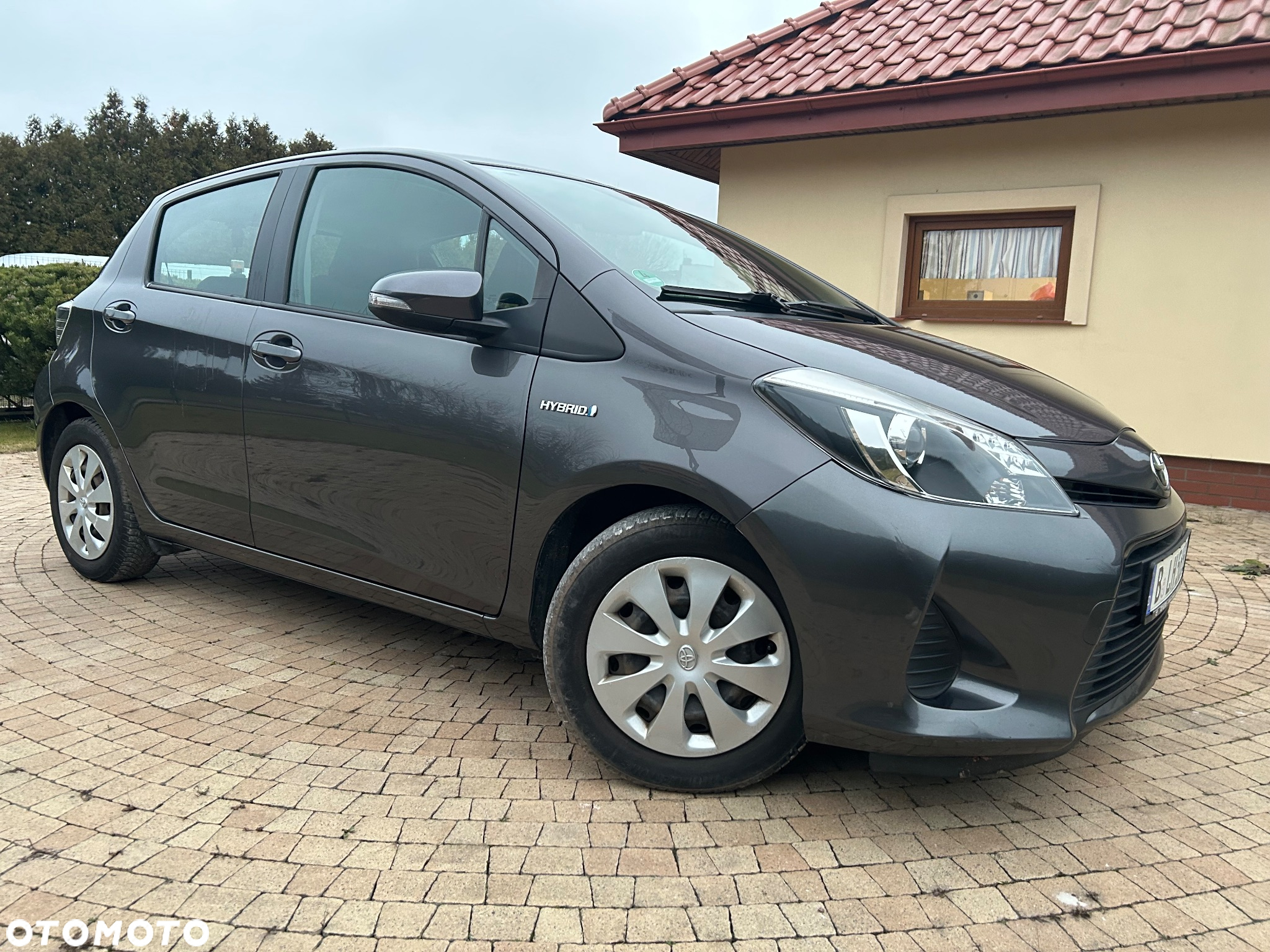 Toyota Yaris Hybrid 100 Active - 4