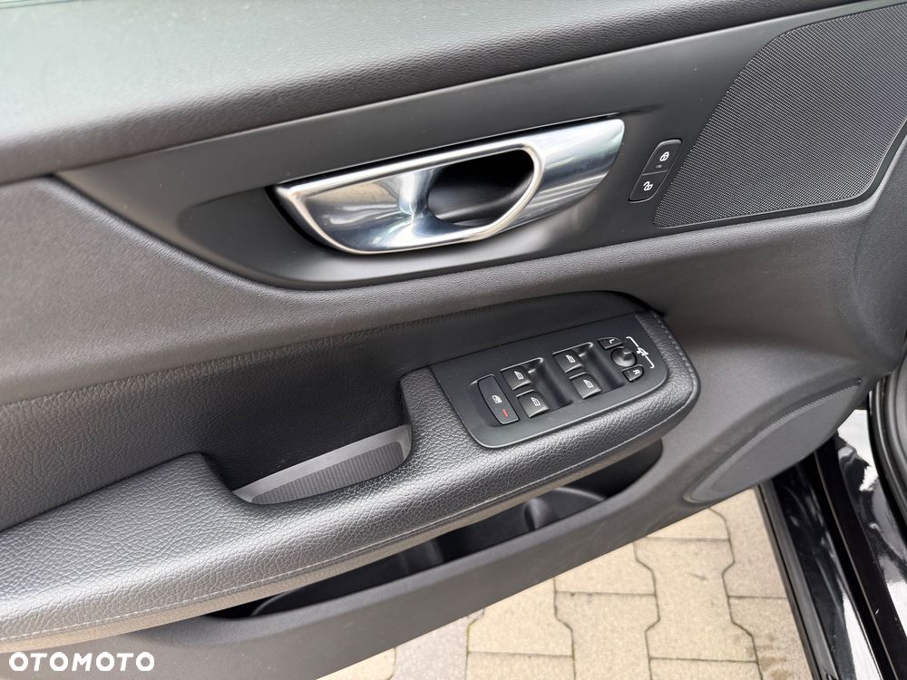Volvo V60 B3 B DKG Momentum Pro - 15