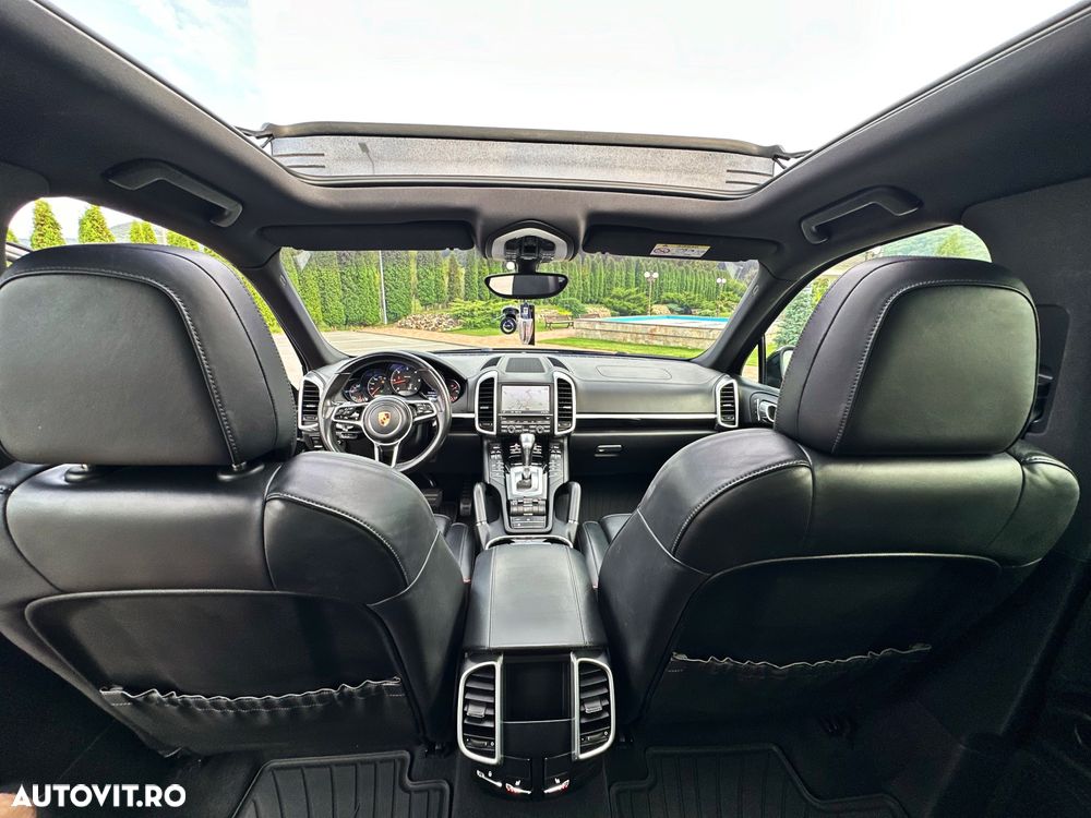 Porsche Cayenne 3.0 L - 12