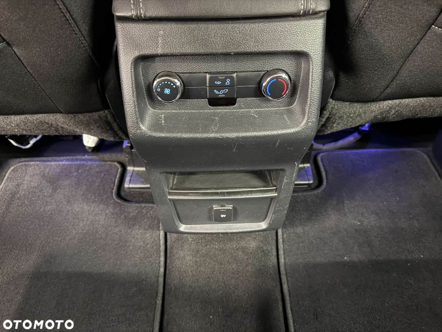Ford Galaxy - 28