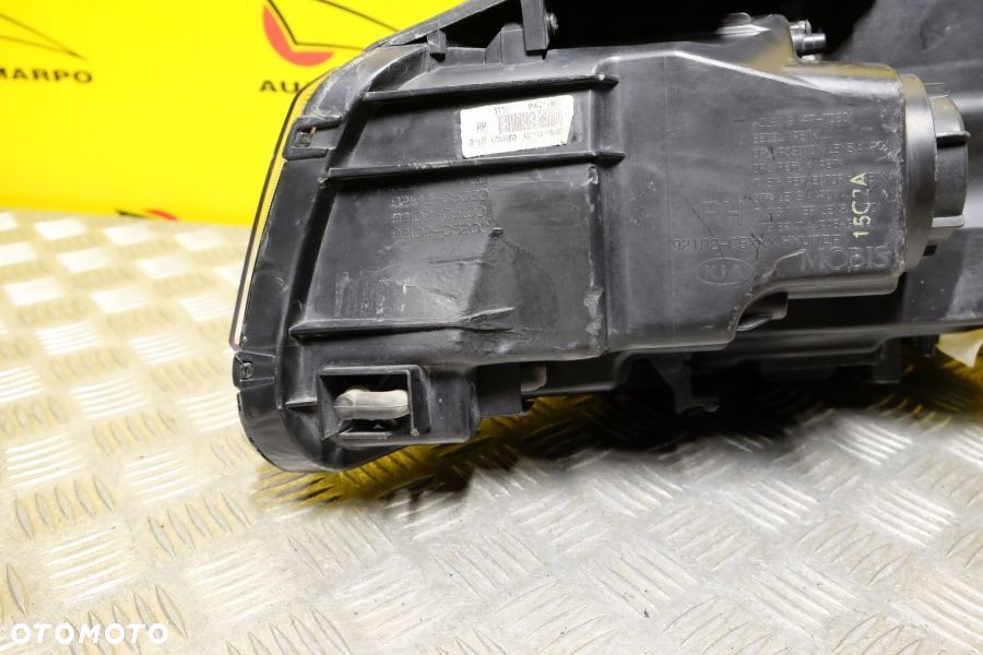 KIA SORENTO 2015- REFLEKTOR LAMPA ZWYKŁA SOCZEWKOWA Z LED R EU - 7