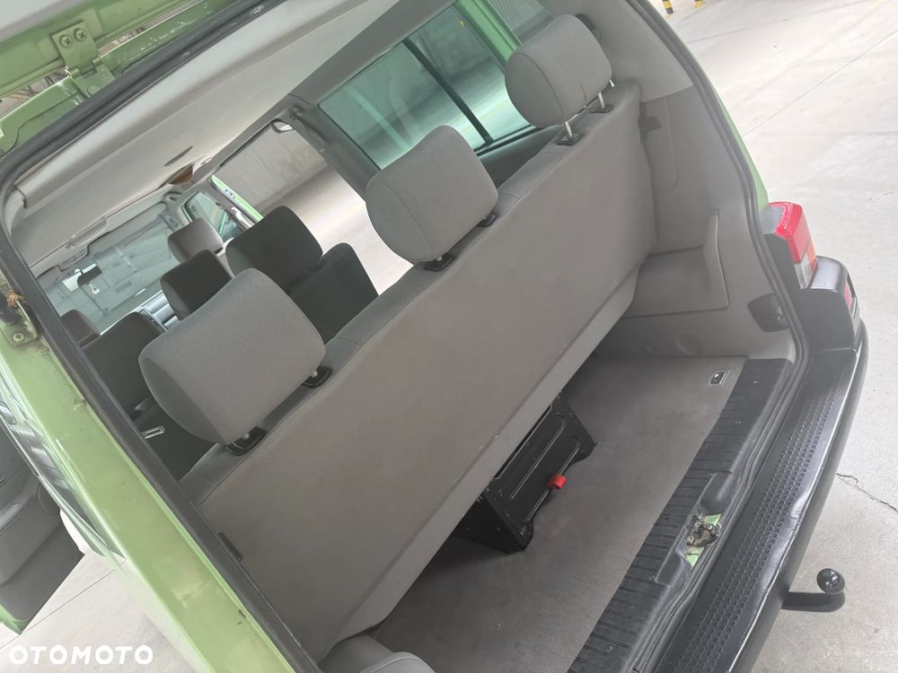 Volkswagen Caravelle - 12