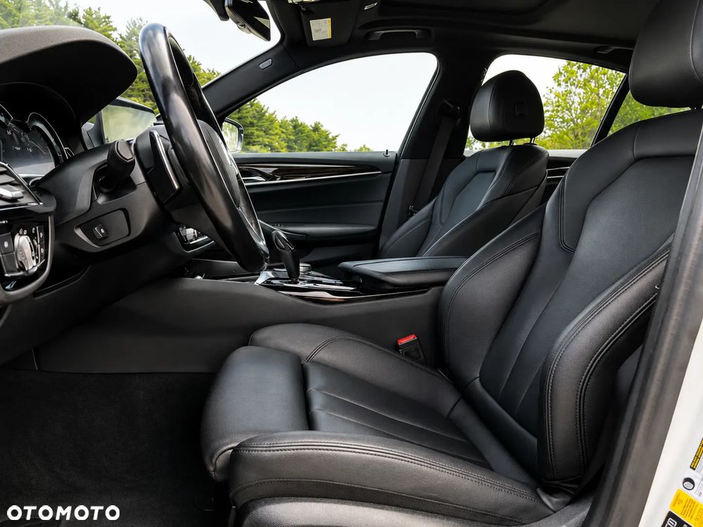 BMW Seria 5 530i xDrive Sport Line - 12