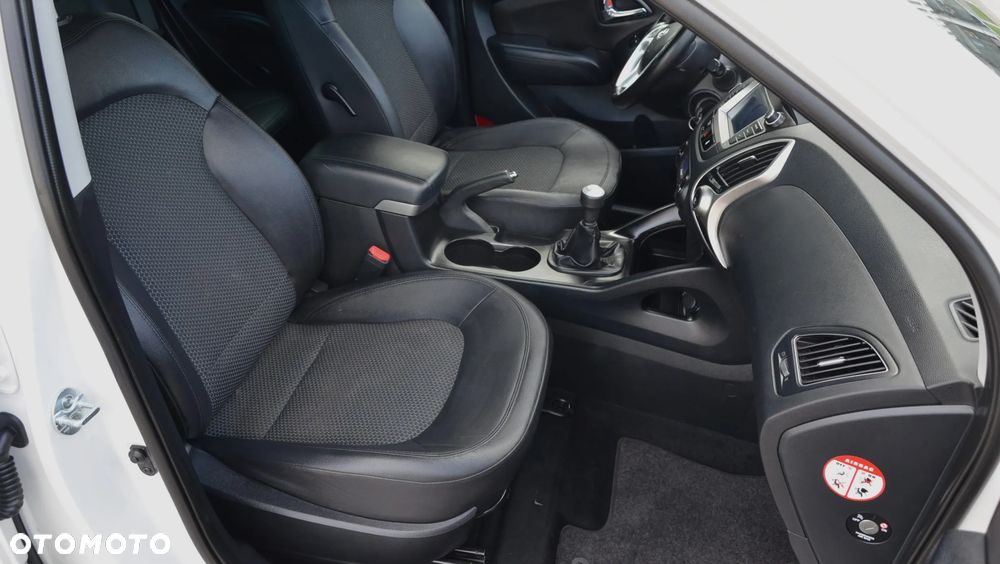Hyundai ix35 2.0 Premium 2WD - 21