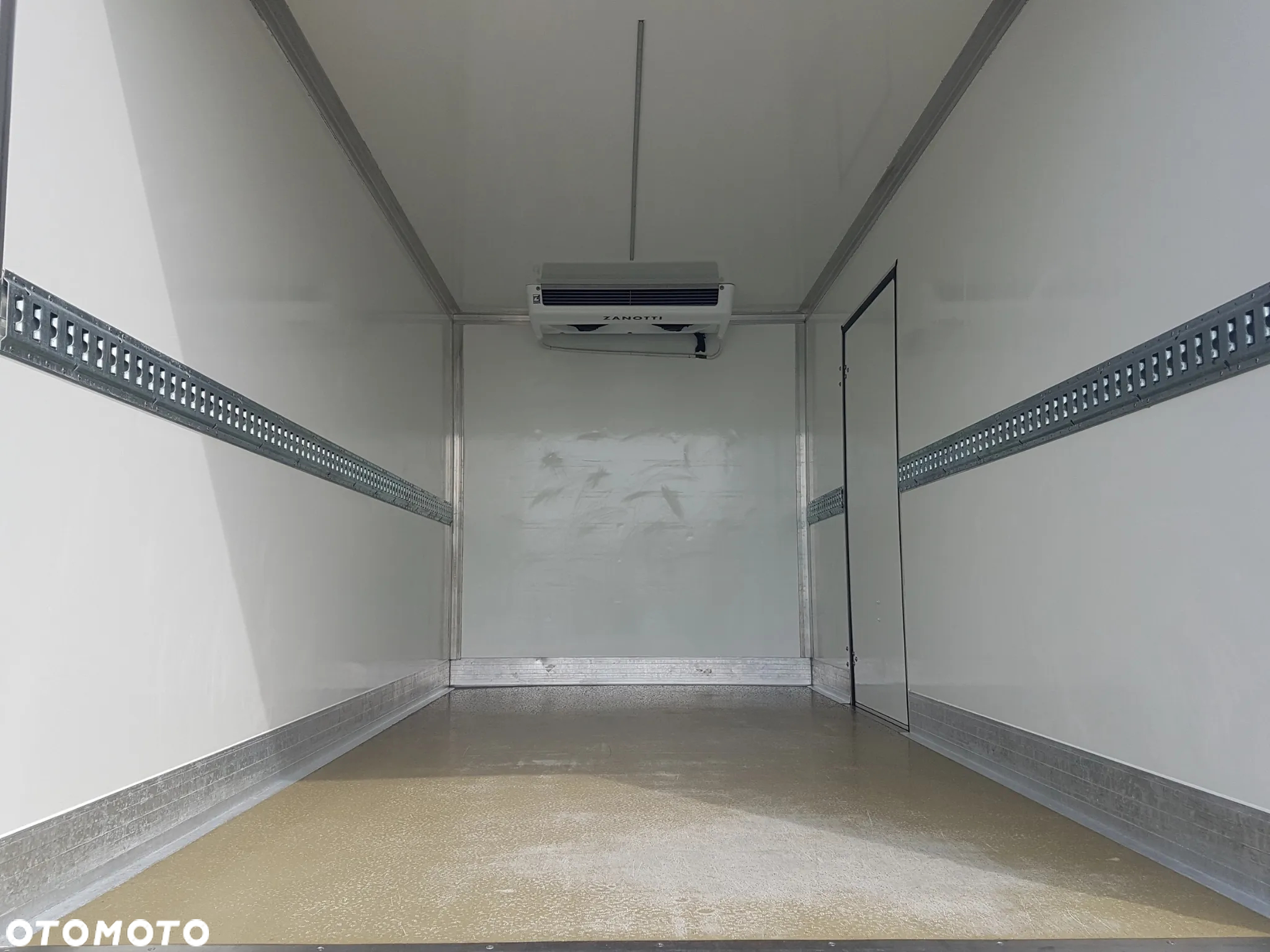 MAN TGE 3.180 8 EP CHŁODNIA AGREGAT 4,20x2,10x2,20 IZOTERMA FUNKCJA GRZANIA KLIMA DMC 3500 KG - 25