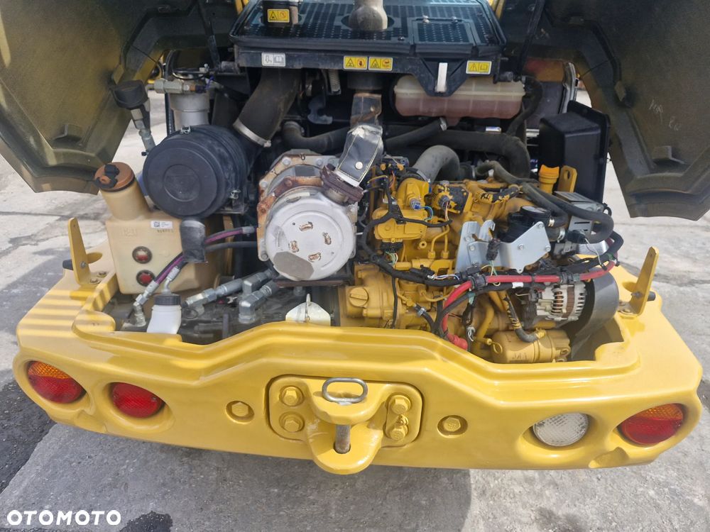 Caterpillar 906M - 5
