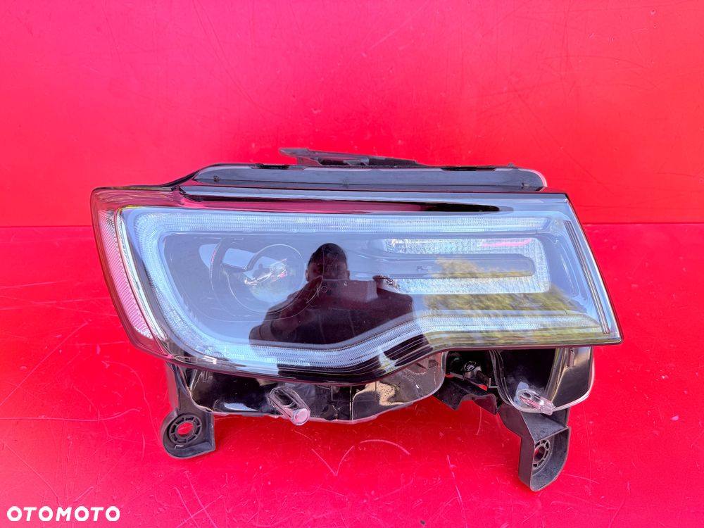 LAMPA PRAWA JEEP GRAND CHEROKEE WK2 lift LCI LIFT SRT CZARNA BI XENON EU BDB SKRĘTNA T77613B - 1
