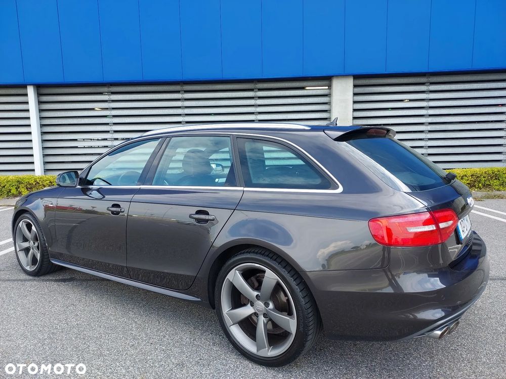 Audi A4 Avant 2.0 TDI DPF quattro S line Sportpaket - 4