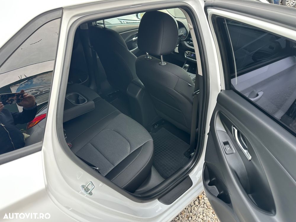 Hyundai i30 1.6 CRDI DCT Premium - 13