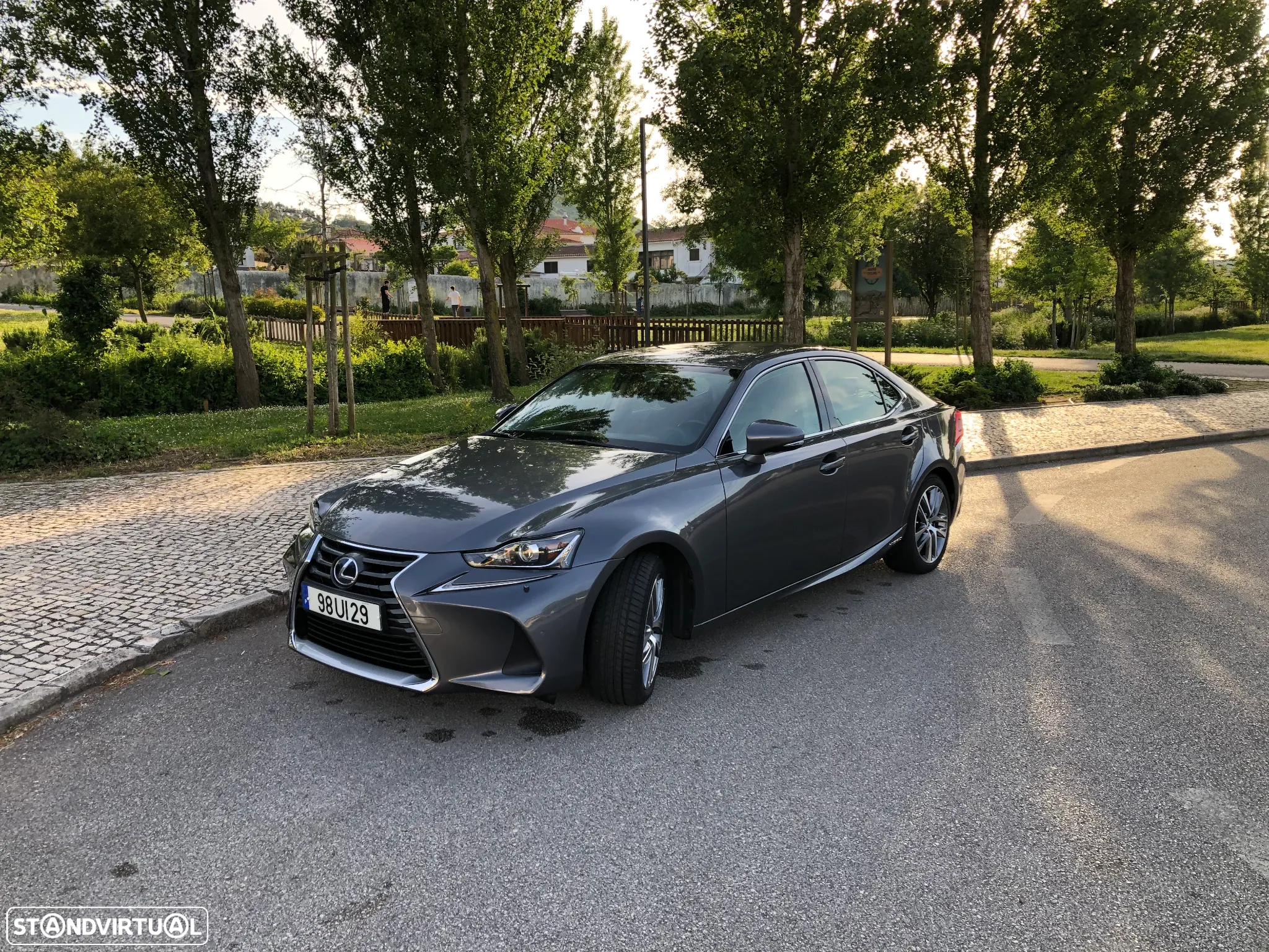 Lexus IS 300H Executive - 14