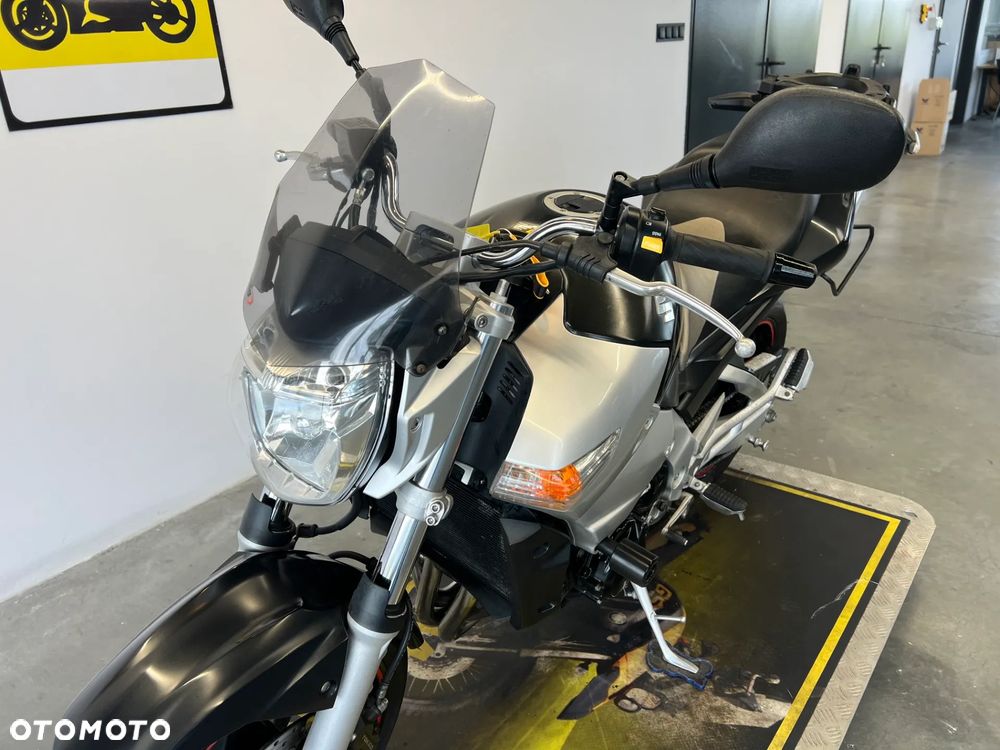 Suzuki GSR - 24