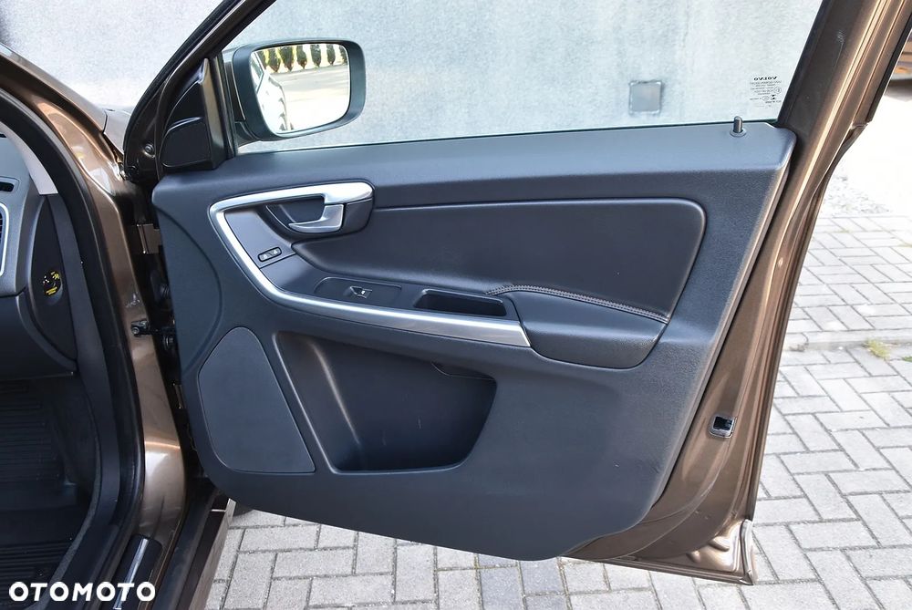 Volvo XC 60 D4 Geartronic Summum - 37