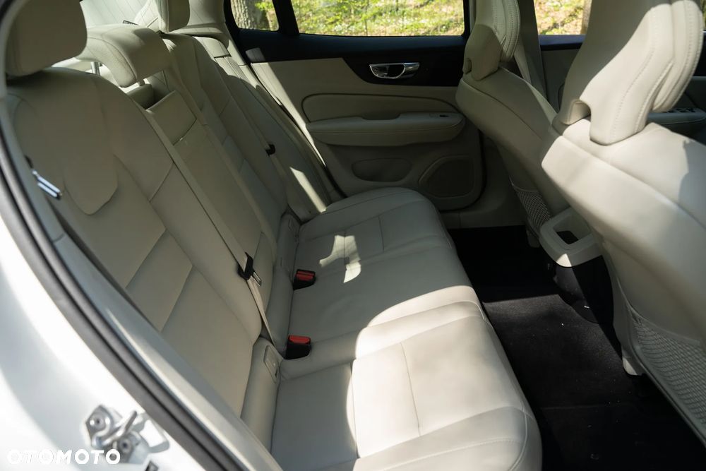 Volvo S60 T5 Momentum Pro - 11