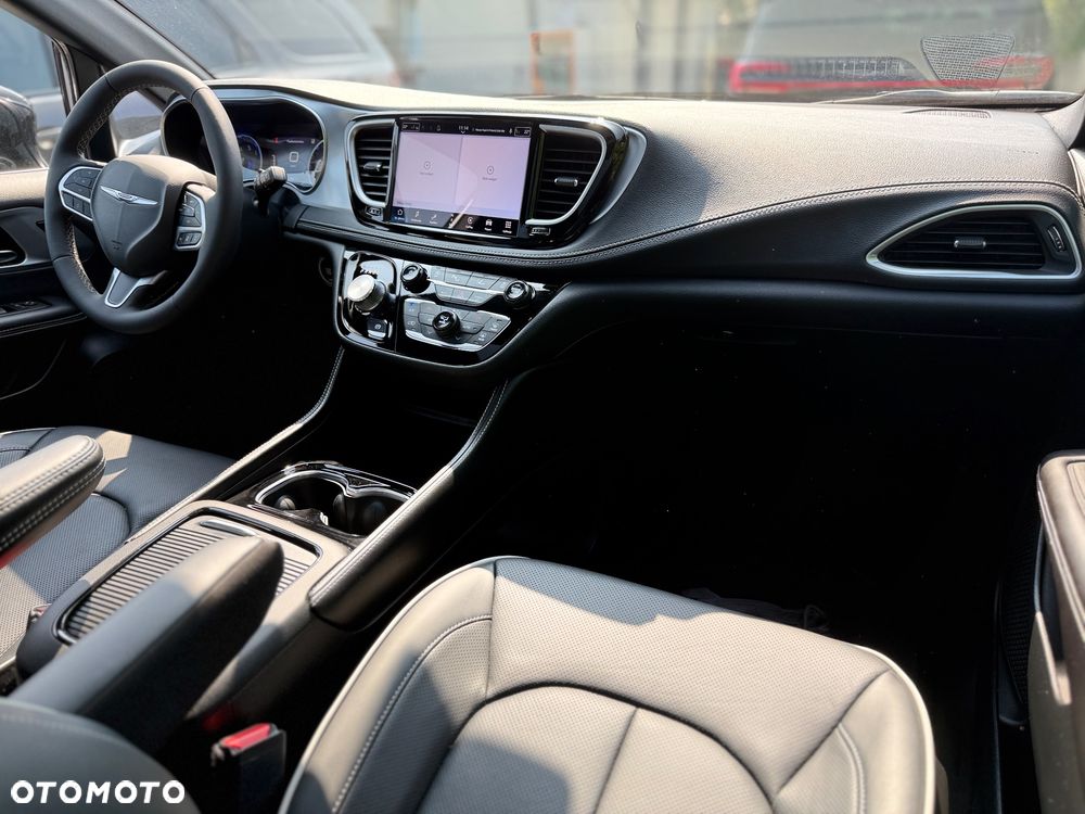 Chrysler Pacifica - 17