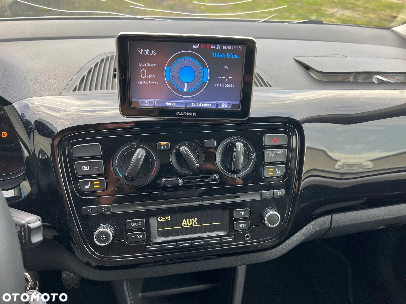 Volkswagen up! (BlueMotion Technology) move - 33
