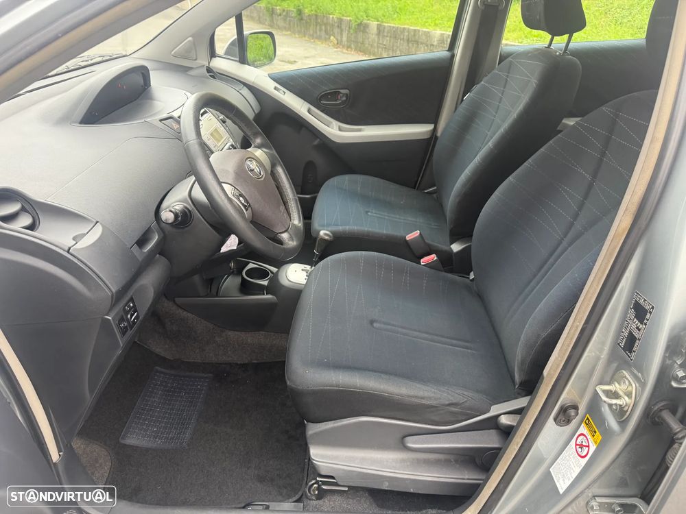 Toyota Yaris 1.3 Auto Sol - 8