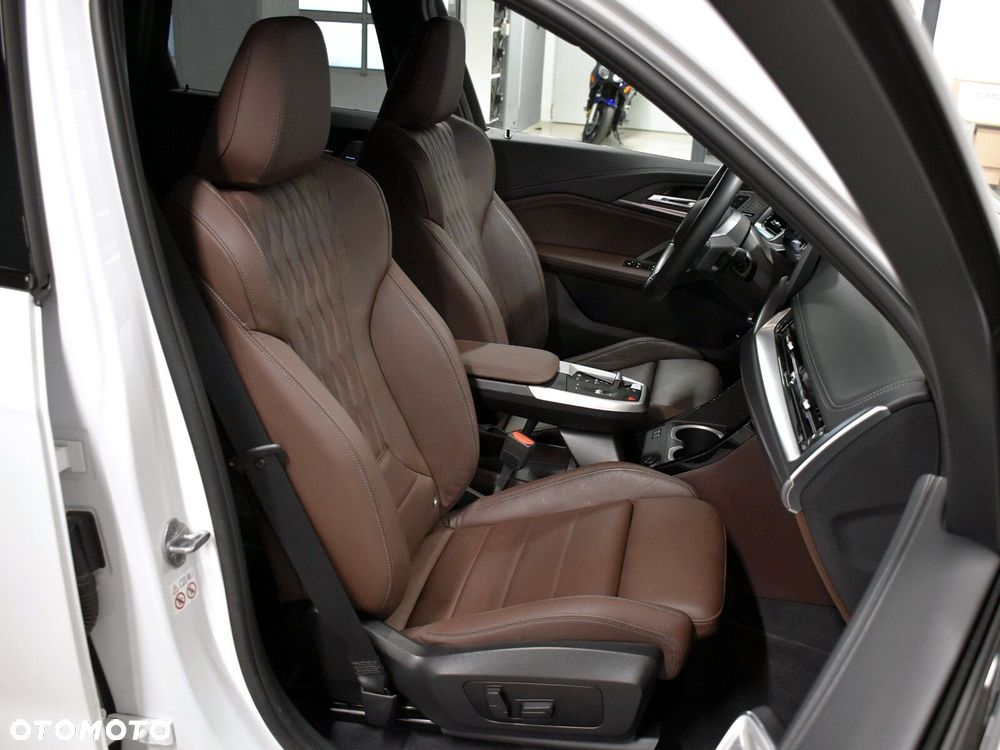 BMW iX1 - 14