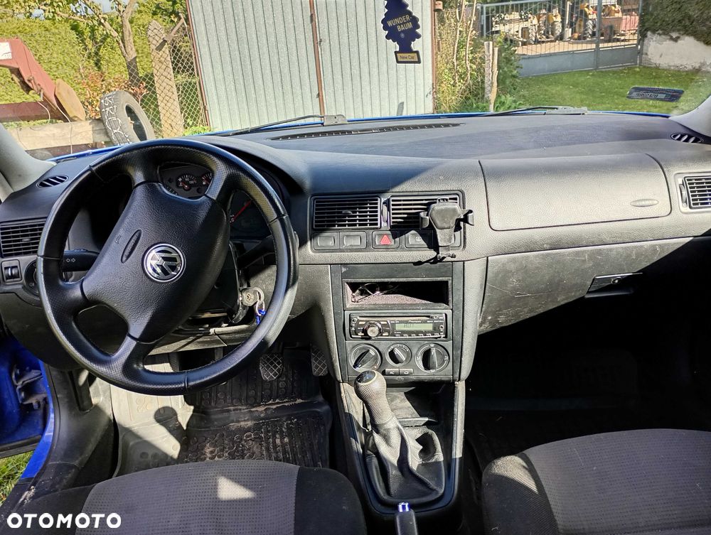 Volkswagen Golf - 6