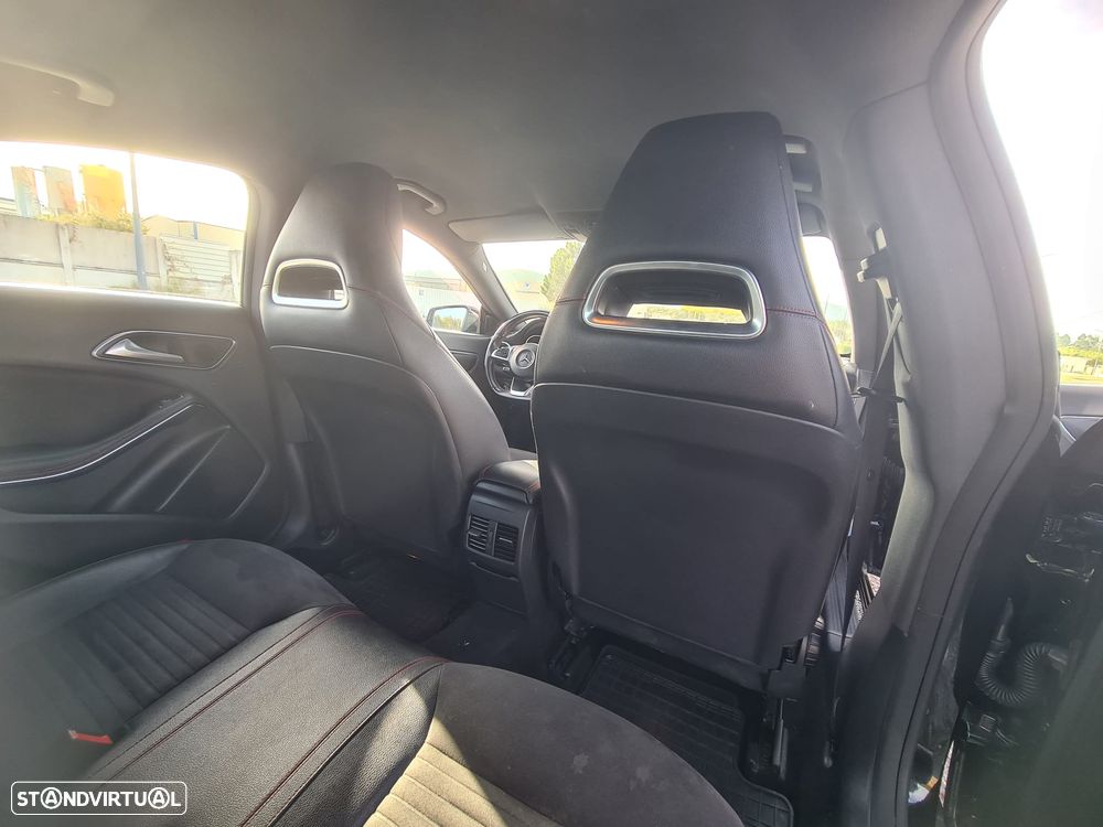 Mercedes-Benz CLA 220 d 4Matic 7G-DCT AMG Line - 7