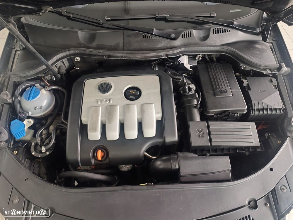 VW Passat Variant 2.0 TDI Highline - 28