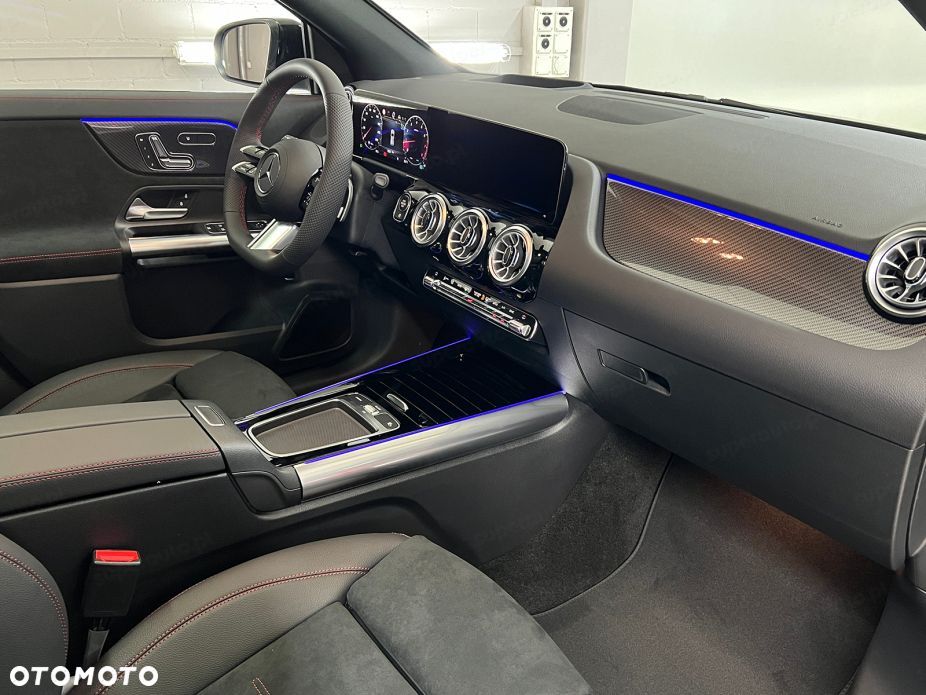 Mercedes-Benz GLA - 11