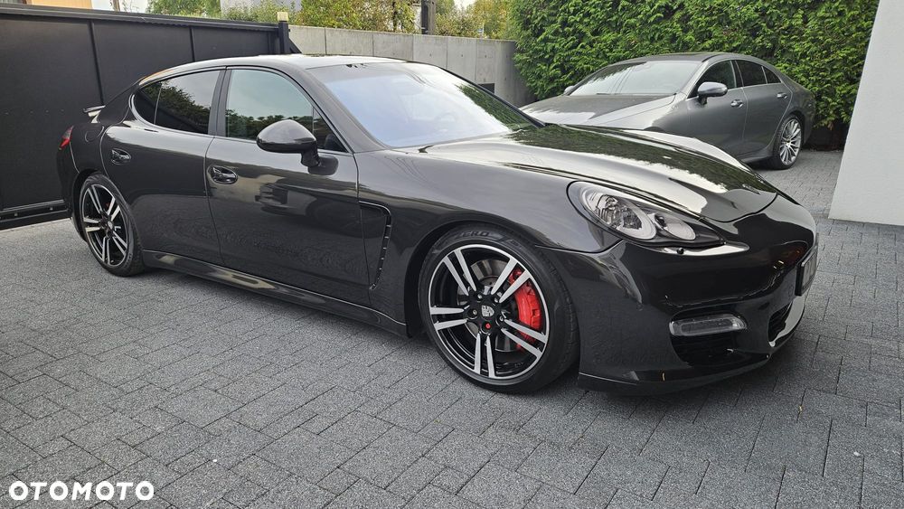 Porsche Panamera Turbo - 1