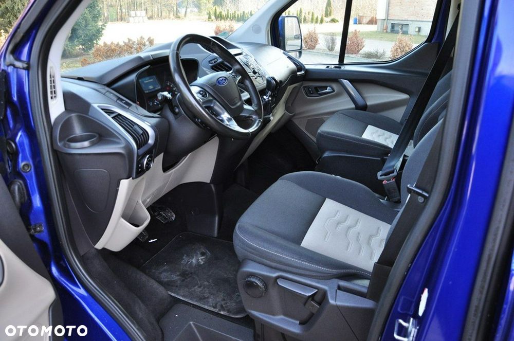 Ford Tourneo Custom - 32