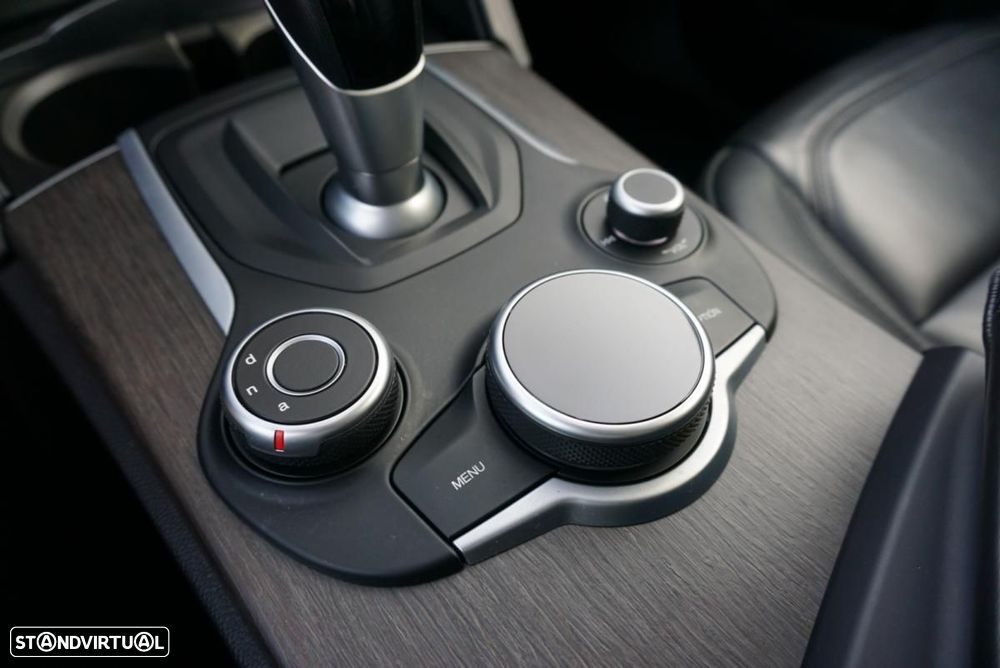 Alfa Romeo Stelvio 2.0 T Veloce TI Q4 AT8 - 32