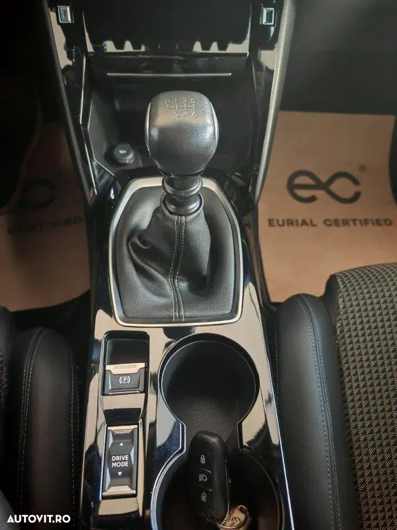 Peugeot 2008 1.2 L PureTech STT GT Line - 17