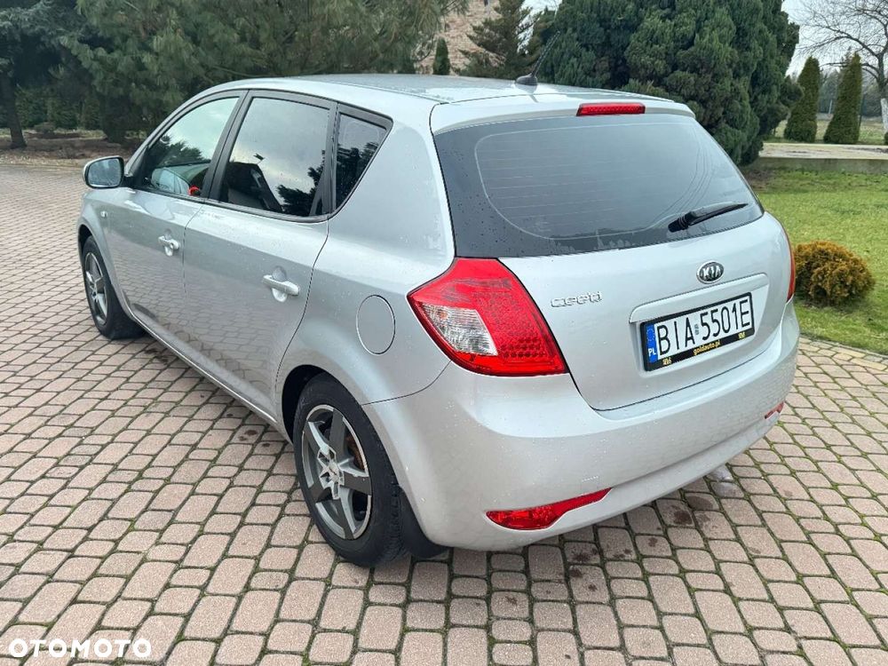 Kia Ceed - 21