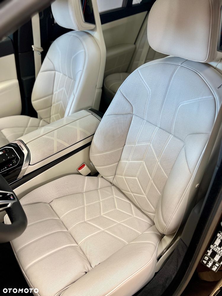 BMW Seria 7 - 11
