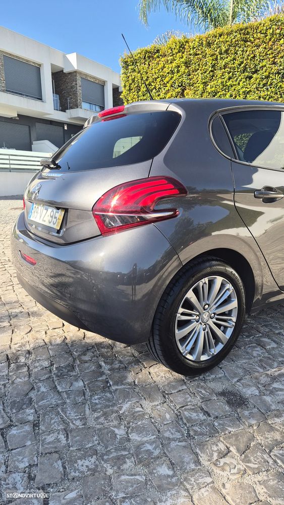 Peugeot 208 1.2 PureTech Signature - 11