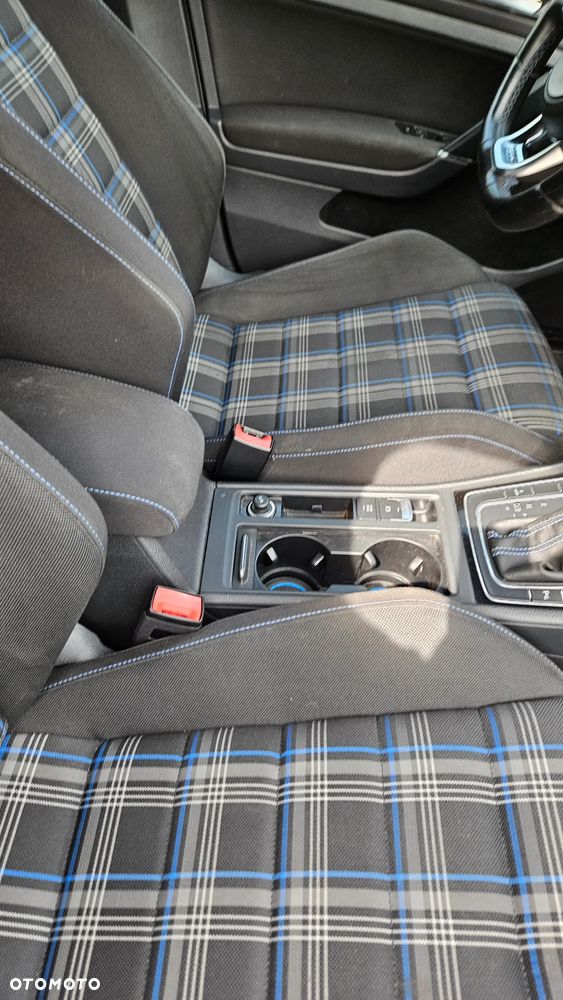 Volkswagen Golf - 30