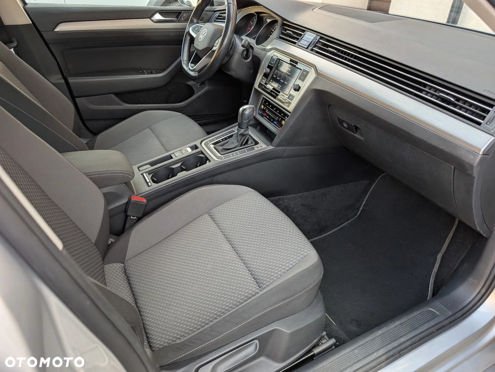 Volkswagen Passat - 20