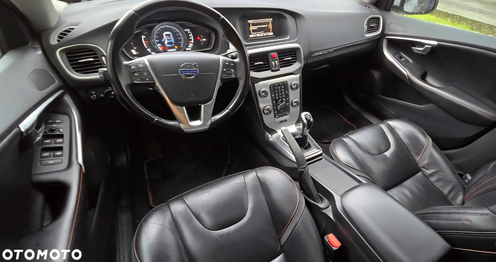 Volvo V40 Cross Country - 9