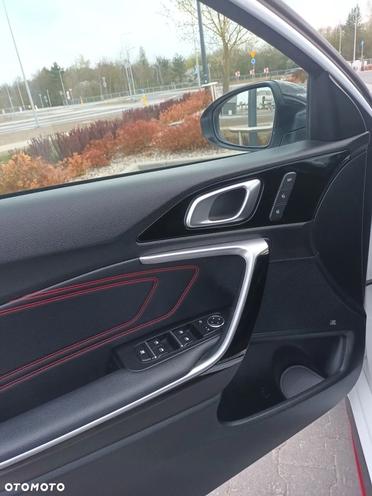 Kia ProCeed 1.6 T-GDI GT DCT - 11
