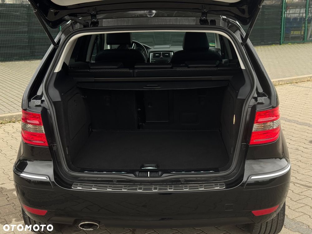 Mercedes-Benz Klasa B 180 BlueEFFICIENCY SPORT EDITION - 23