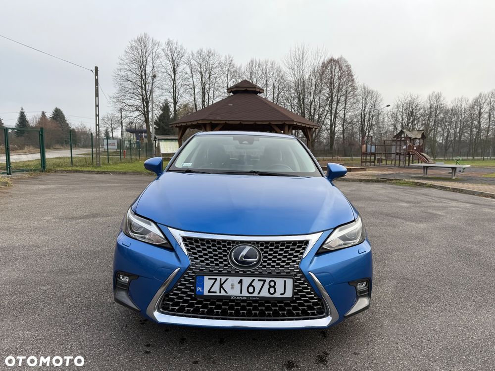 Lexus CT - 7