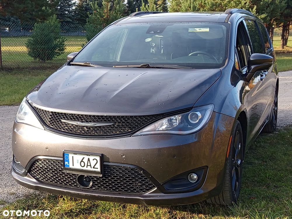 Chrysler Pacifica - 20