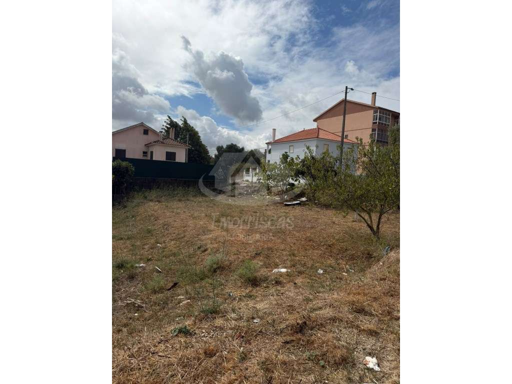 Terreno de gaveto em fase de legalização com 300 m² na Portela da A... - Grande imagem: 5/8