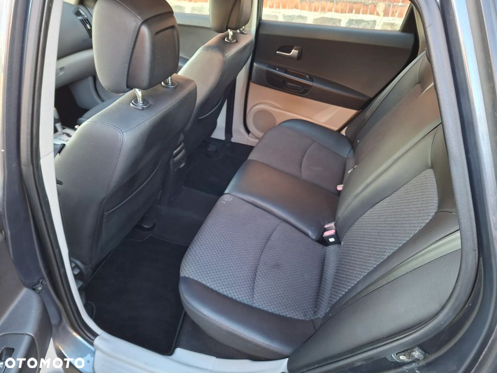 Kia Ceed - 10