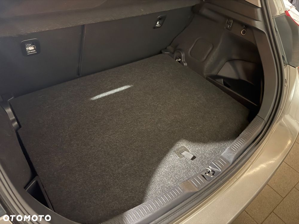 Toyota Auris 1.8 HSD Luna - 16